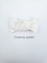 Load image into Gallery viewer, Creamy Eyelet | mini bow
