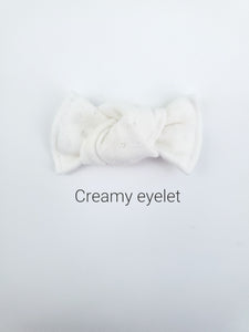 Creamy Eyelet | mini bow