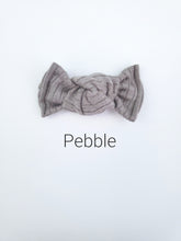 Load image into Gallery viewer, Pebble | mini bow

