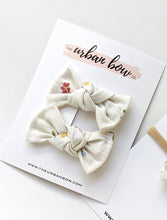 Load image into Gallery viewer, Vintage Floral | Mila Piggies
