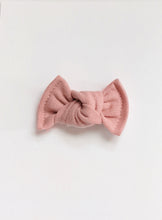 Load image into Gallery viewer, Petal Pink | mini bow
