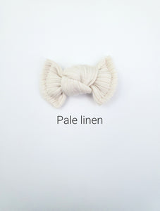 Pale Linen | mini bow