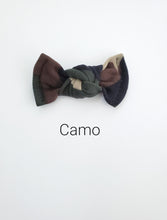 Load image into Gallery viewer, Camo | mini bow
