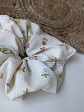Load image into Gallery viewer, Vintage Floral XL scrunchie

